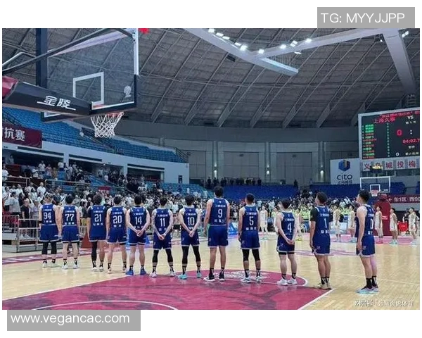 上海男篮对决解放军男篮精彩赛事回顾与分析