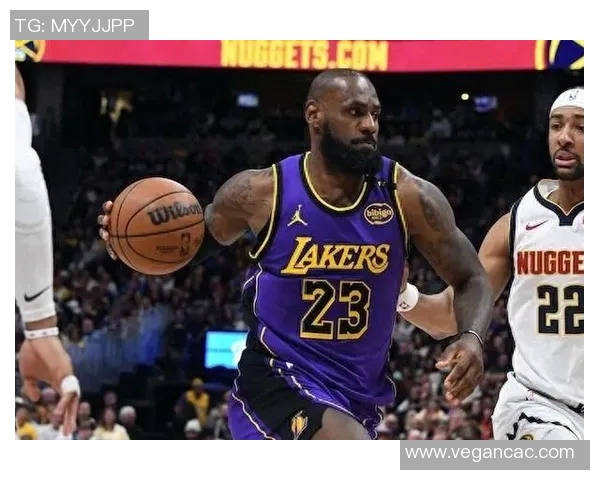 湖人对阵掘金詹姆斯精彩表现分析与比赛影响探讨