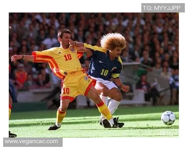 默滕斯的传奇旅程：从天才少年到足坛巨星的蜕变与荣耀